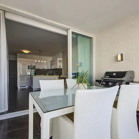 Stylish 2bedroom Penthouse In St Julians 502 شقة *